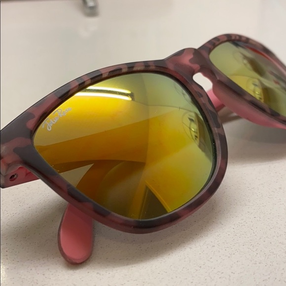 Women's Fashion Sunglasses - Picture 7 of 7